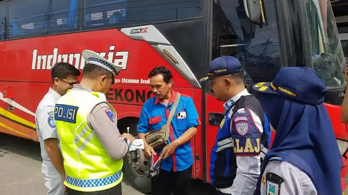 Persiapan Libur Nataru, Polres Rembang Gelar Rampcheck di Terminal Kota Rembang