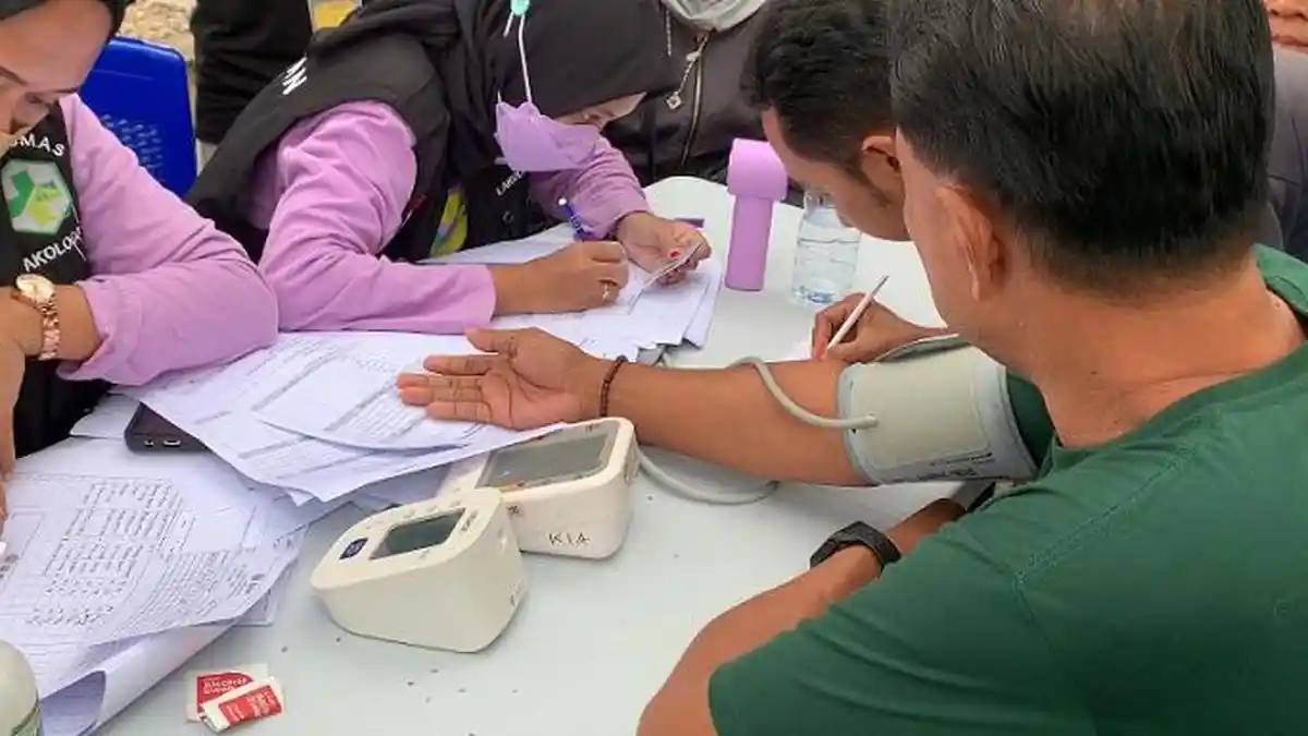 Olahraga Sambil Cek Kesehatan, Warga Baubau Manfaatkan Layanan Gratis Sambut Hari Bhayangkara