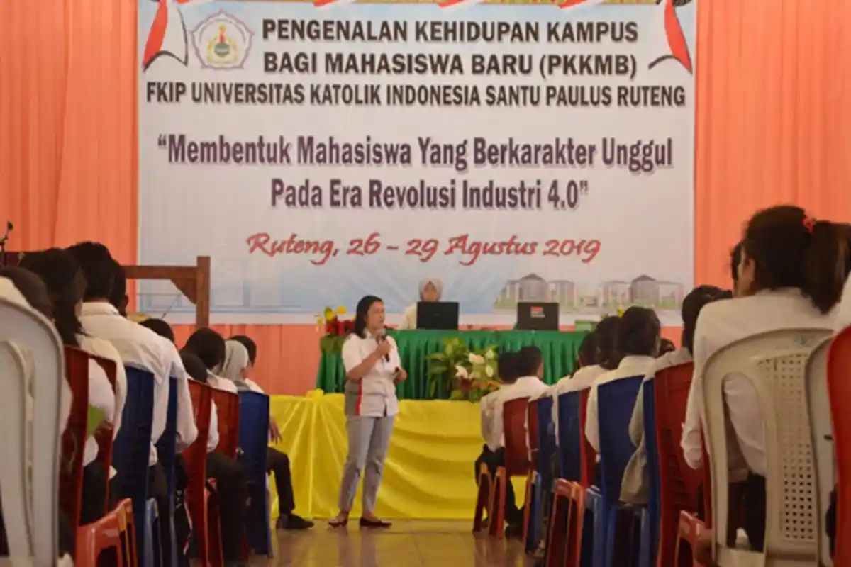 Dokter Elisabeth Sarankan Mahasiswa FKIP Unika Santu Paulus Ruteng Jangan Coba Barang Ini