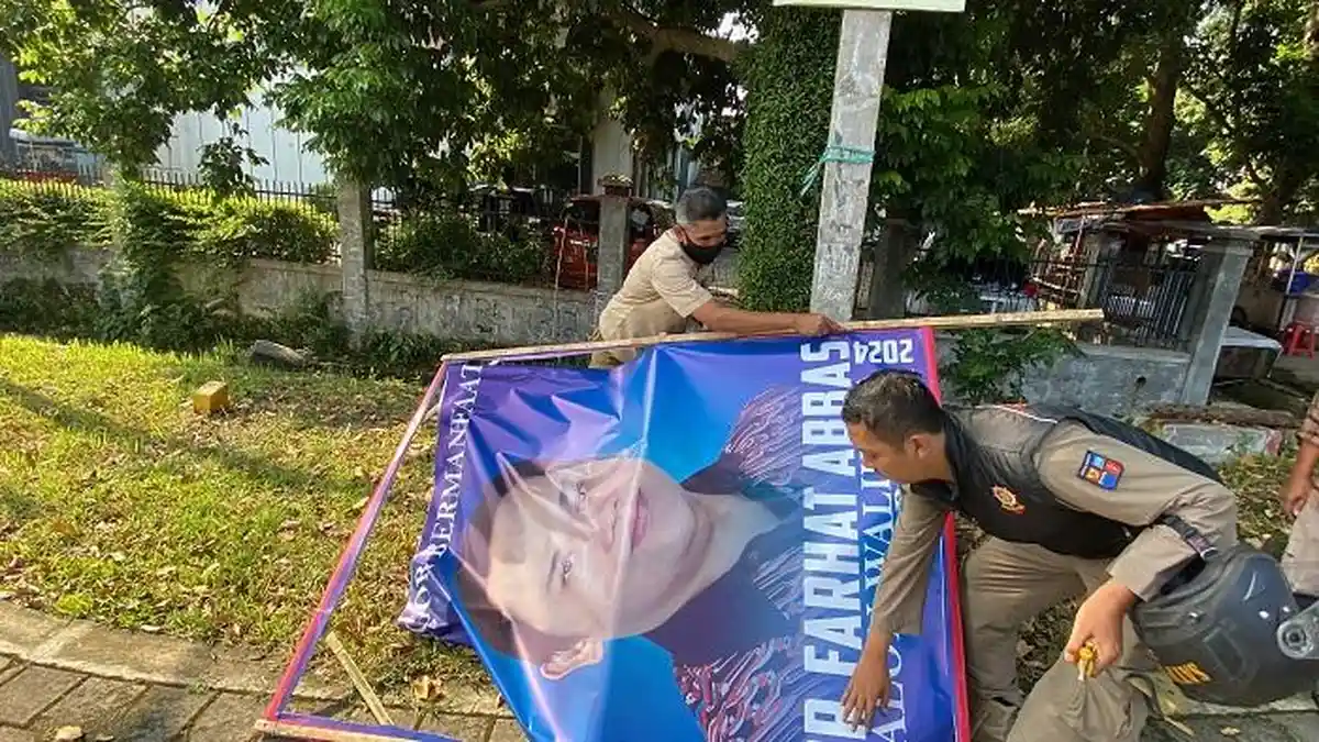 Poster Bakal Calon Wali Kota Bogor Ditertibkan, Gambar Farhat Abbas Langsung Dirobek Petugas