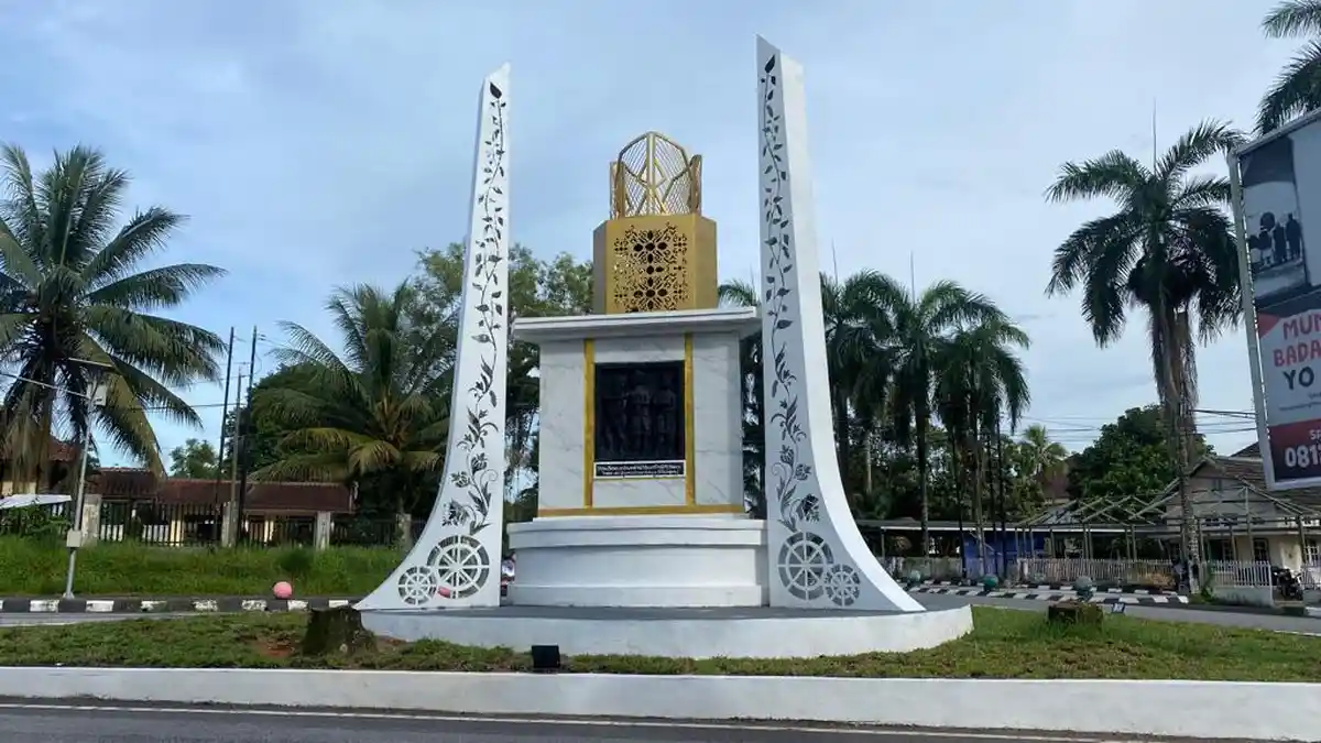 Wajah Baru Tugu Depati Bahrin di Tengah Kota Pangkalpinang, Ini Asal ...