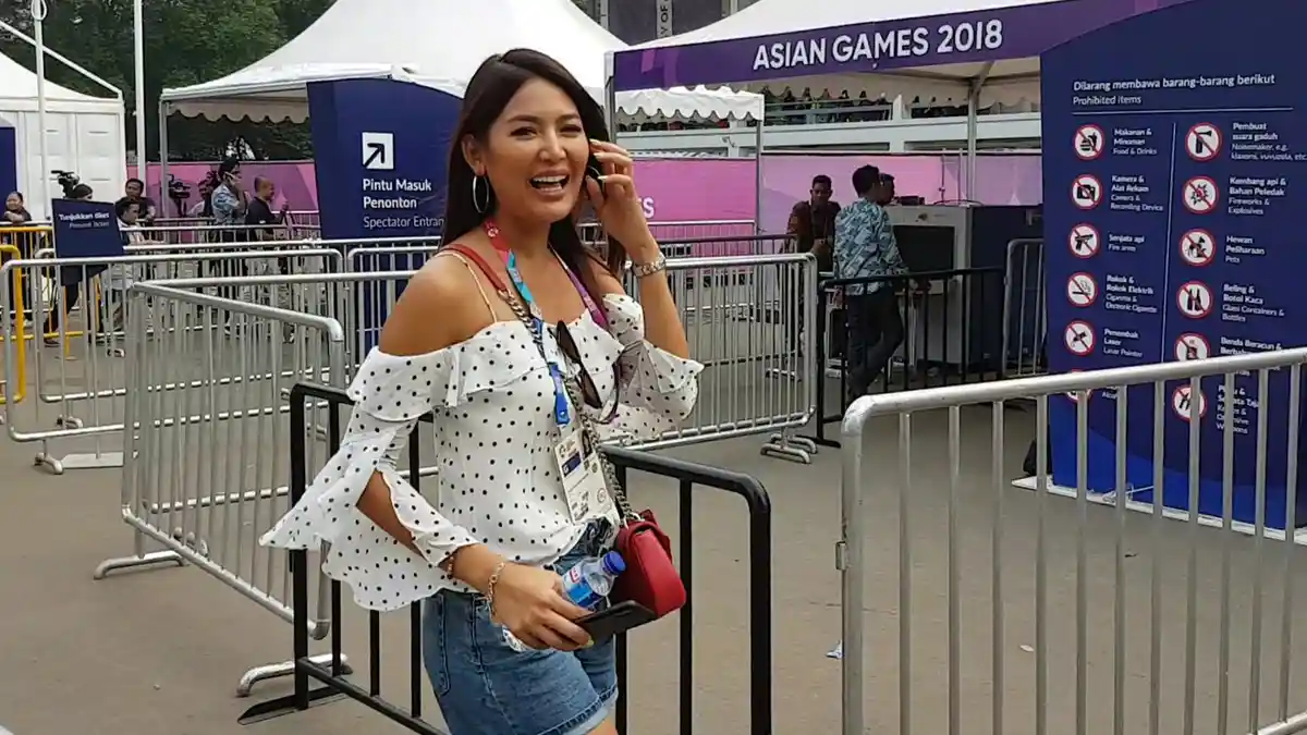 Maria Selena Beri Tanda Hati Pada Kevin Sanjaya