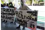 lakukan-demo-depan-kampus-bem-politeknik-negeri-kupang-tuntut-hapuskan-pungli.jpg