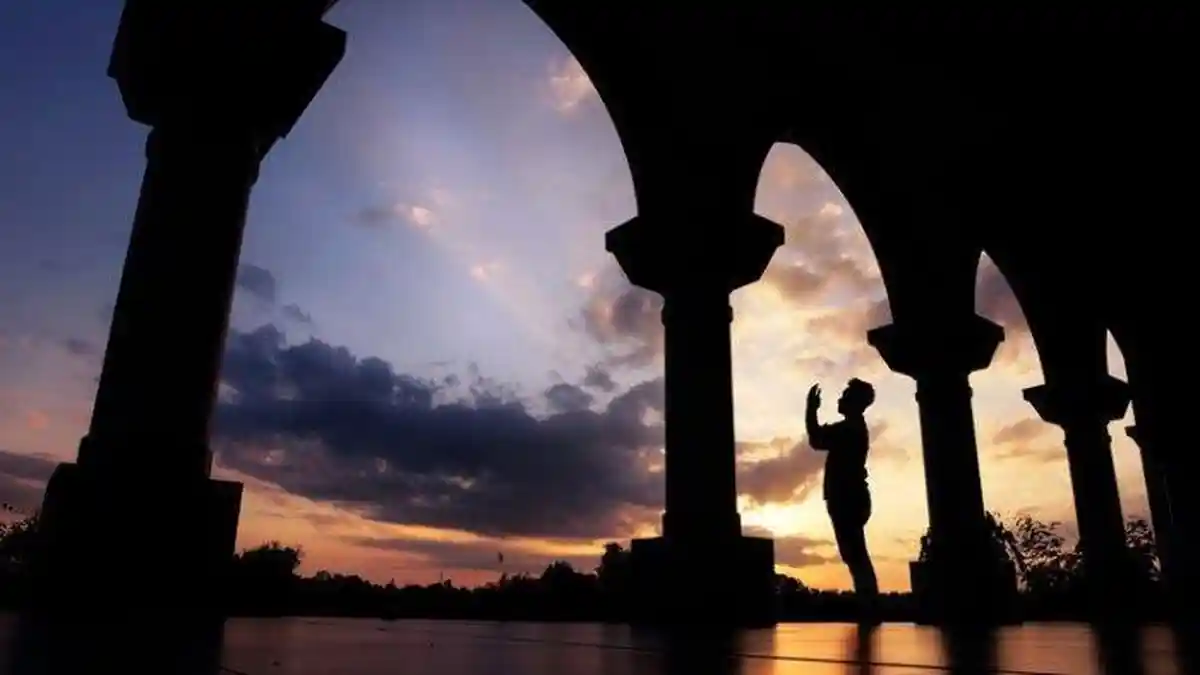 Dilakukan di 10 Hari Terakhir Puasa Ramadan, Inilah Bacaan Doa Malam Lailatul Qadar dan Amalannya