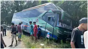 Tragedi-maut-melibatkan-sepeda-motor-dan-bus-ALS-di-Pasbar.jpg