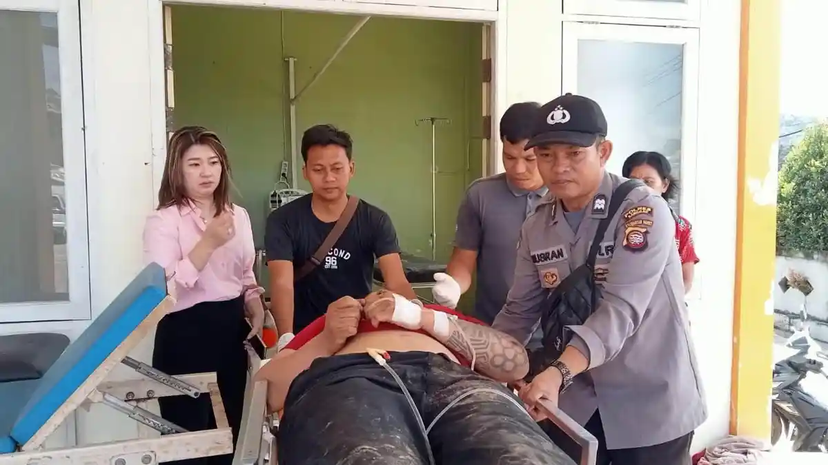 Pengendara Motor Terluka Usai Tertabrak Mobil di Depan SPBU Kebadu, Polisi Imbau Pengendara Waspada