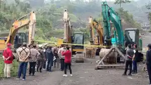 Tambang-Pasir-Ilegal-di-Lereng-Merapi_1.jpg