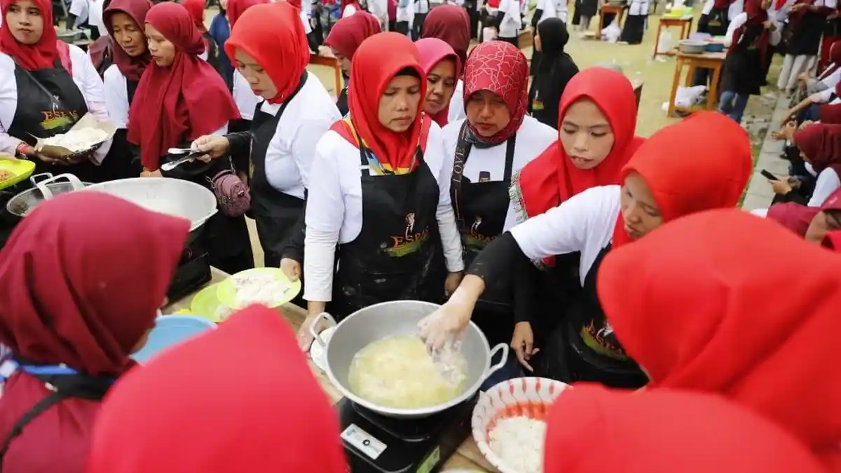 Ciptakan Lapangan Kerja Baru, Relawan Sandi Uno Gelar Pelatihan Olahan Ayam di Pangandaran