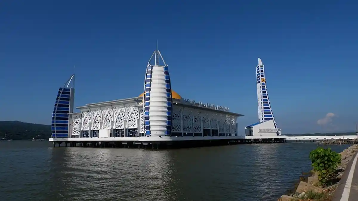 Fakta Masjid Al-Alam, Dari Ikon Kota Kendari, hingga Bangunan Serupa Burj Al Arab Dubai
