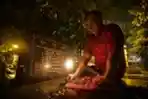 Biti Singku, Tradisi Nyekar Warga Kampung Tugu di Malam Natal