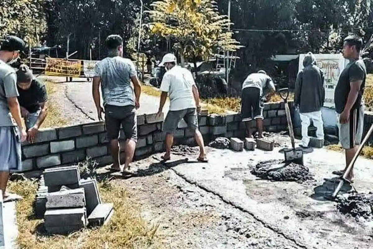 Viral karena Salah Paham soal Physical Distancing, Tembok Batako yang Dibangun Warga Dihancurkan