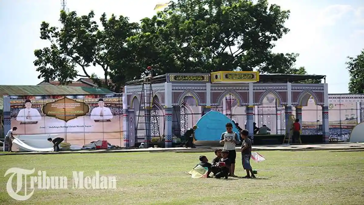 Berita Foto: Serahkan Satu Ekor Sapi Kurban, Bobby Nasution akan Sholat Idul Adha di Lapangan Mabar - 27062023_PERSIAPAN-SALAT-ID_ABDAN-SYAKURO-5.jpg