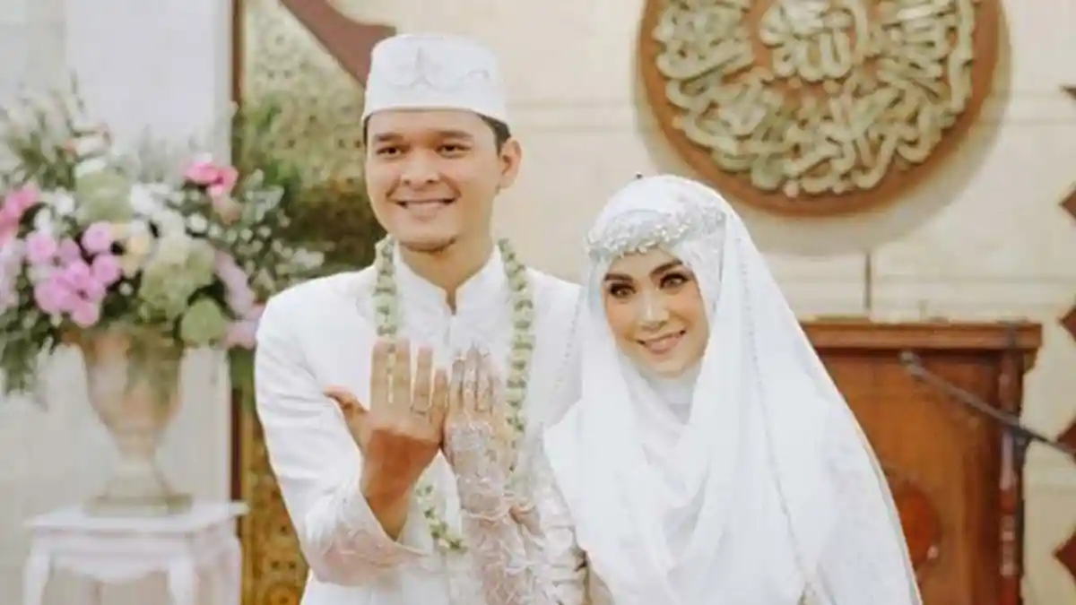 Member Cherrybelle Hadiri Resepsi Pernikahan Anisa Rahma, Begini Keseruannya !