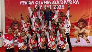 Tim-Karate-Kota-Yogyakarta-juara-umum-Porda-DIY-2025.jpg