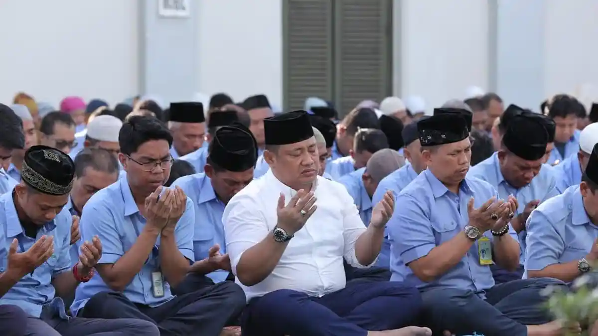 9 Kecamatan Sulit Air, Pegawai Perumda Air Minum Makassar Salat Minta Hujan