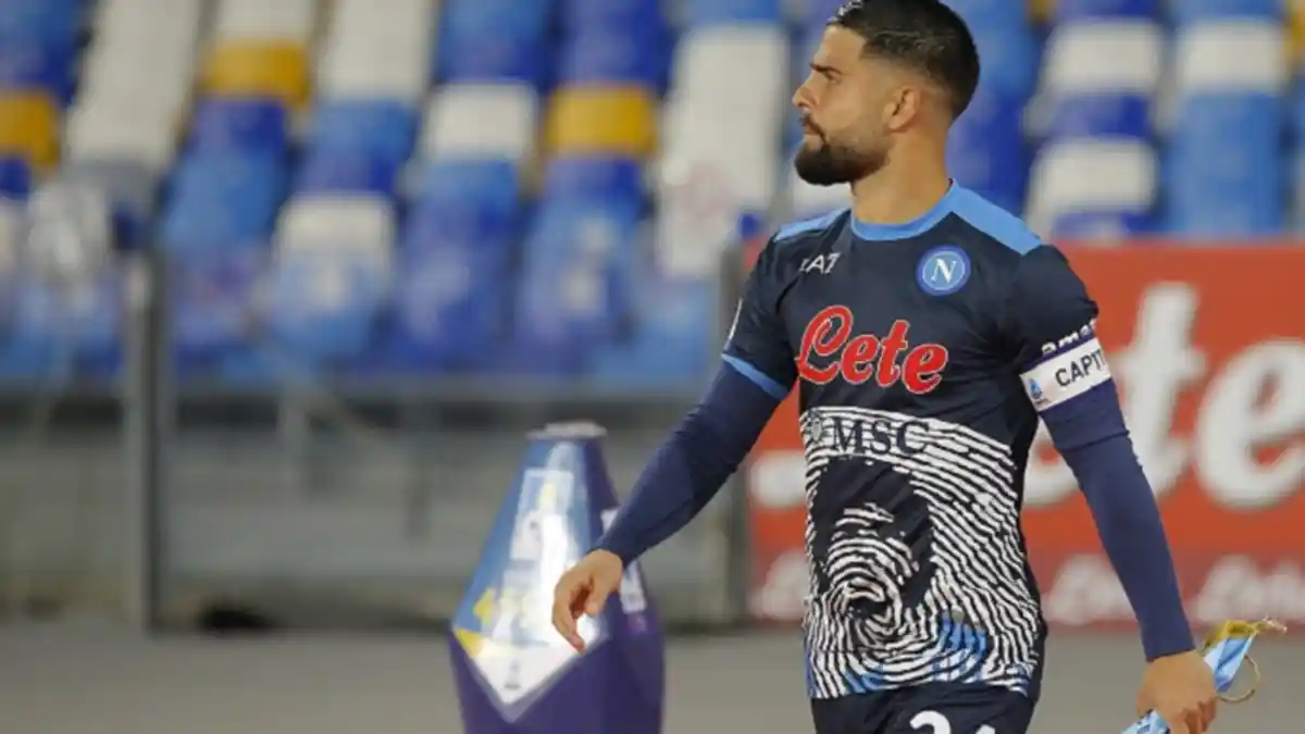Napoli Pakai Jersey Bergambar Wajah Diego Maradona Selama November