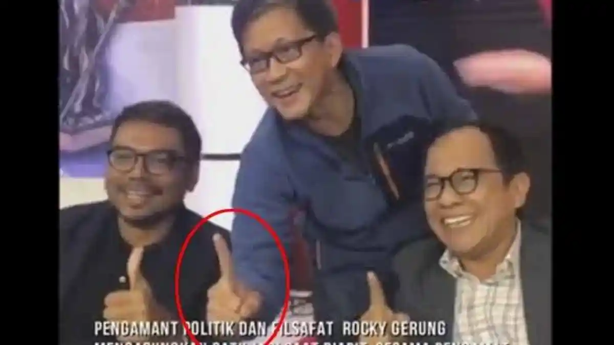 Sudah 2 Kali, Ternyata ini Alasan Rocky Gerung Acungkan 1 Jari Bersama Pendukung Jokowi di Sela ILC