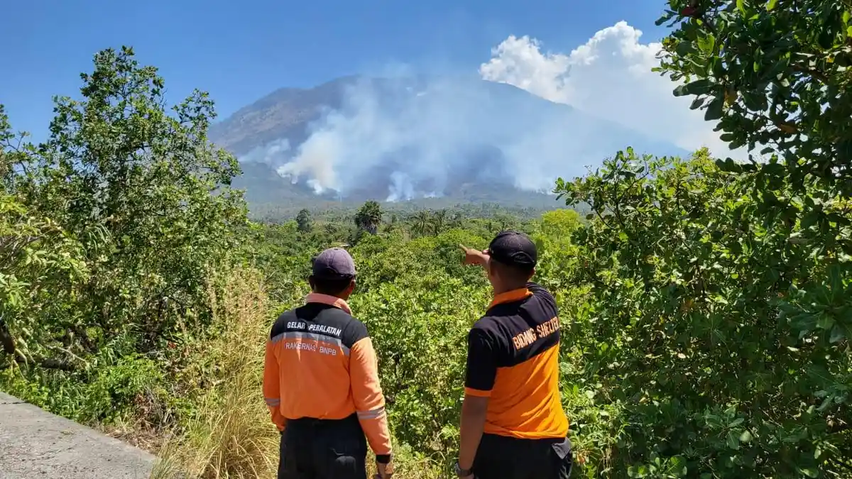 Satelit Rekam 33 Titik Api di Gunung Agung Bali, Kebakaran Hutan Mendekati Pemukiman Warga