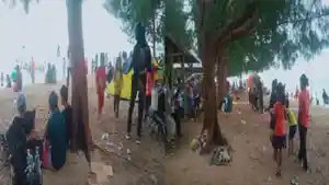 Pantai-Toronipa-Konawe-Dipadati-Pengunjung-Harga-Sewa-Gazebo-Naik-2-Kali-Lipat-Sampah-Berserakan.jpg