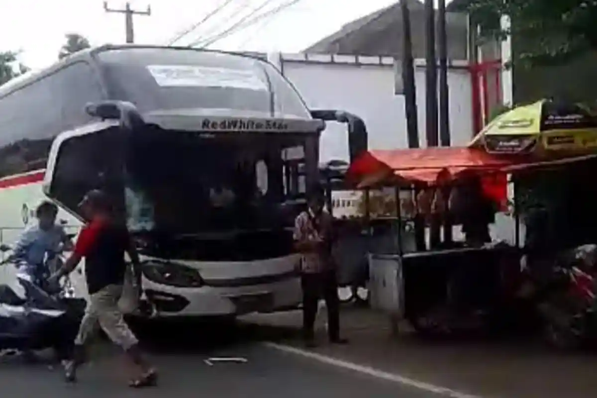 Kronologi Kecelakaan Maut di Kuningan Motor Tabrak Bus, Pelajar SMA Meninggal Dunia, Ini Kata Polisi