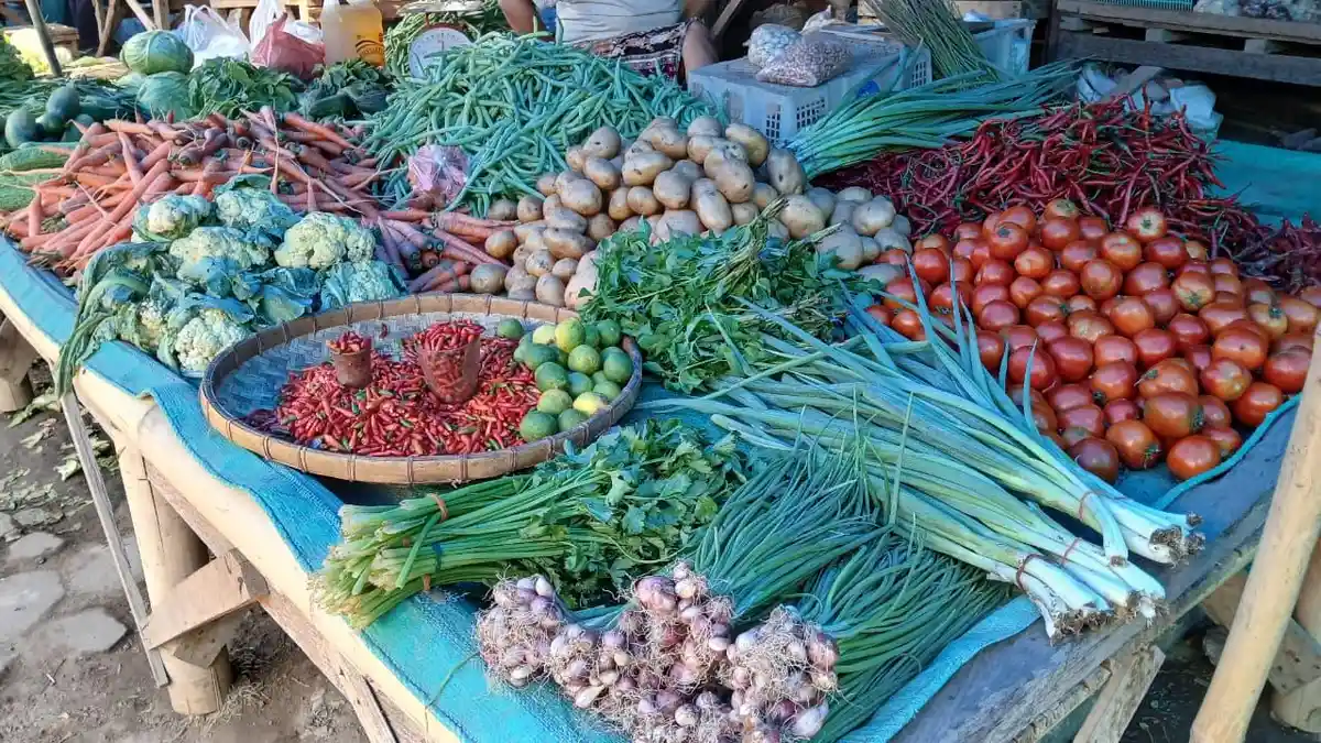 Daftar Harga Bahan Pokok di Pasar Alok Maumere Selasa 21 Okteber 2025 Cabai,Bawang Hingga Sayur
