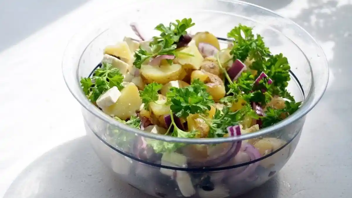 Jadi Salah Satu Pilihan Hidangan, Ini Tips Agar Salad Kentang Anda Terasa Sempurna