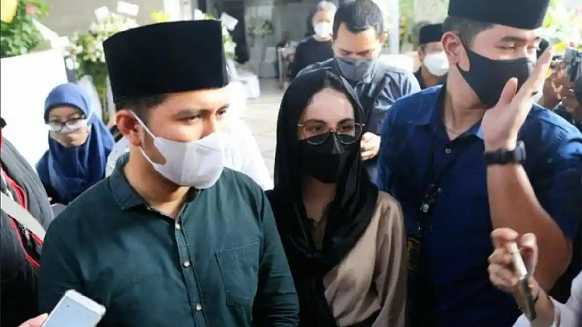 Hermanto Dardak Sang Mertua Meninggal Dunia, Arumi Bachsin Kehilangan Teman Diskusi