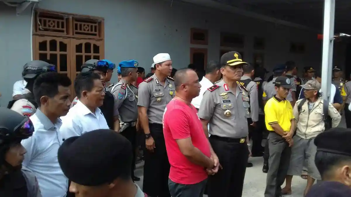 Rumah dan Gudang Bos Timah Digrebek Polisi, Puluhan Warga Datang Menolak Penyitaan