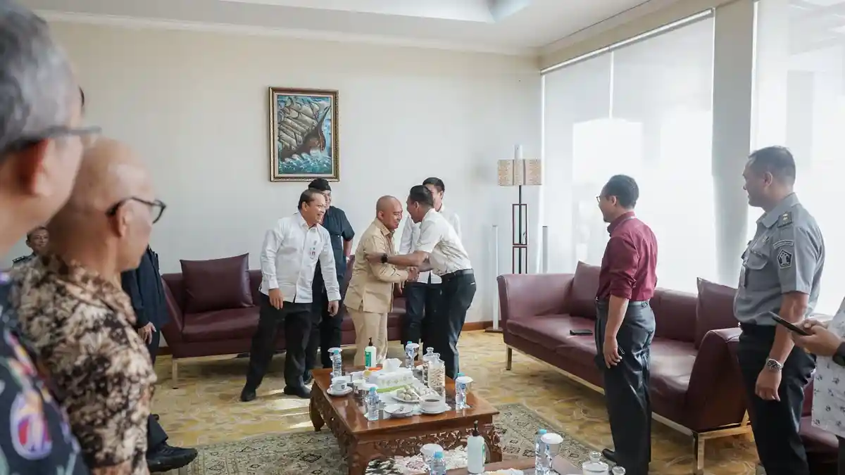 45 Menit Jalani Fisioterapi, Suganda Tak Lagi Pakai Tongkat dan Kursi Roda