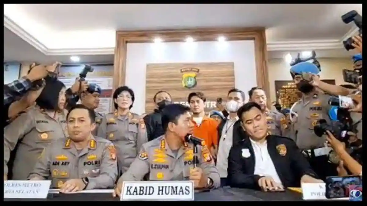 Penampakan Rizky Billar Pakai Baju Oranye, Tersangka KDRT Tak Diborgol