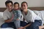 baim-wong-dan-paula-verhoeven-bersama-buah-hati-mereka-kiano-tiger-wong.jpg