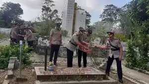 Suasana-tabur-bunga-di-TMP-Gelora-Pada-Eweta-Sumba-Barat.jpg