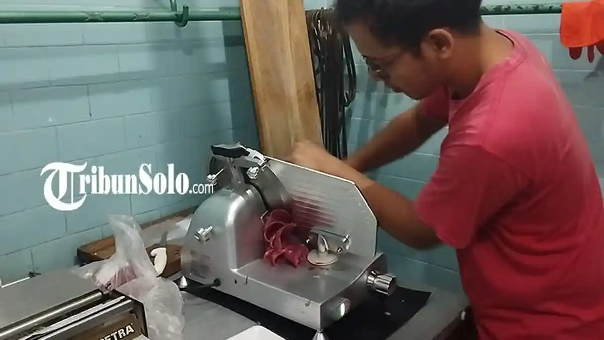 Tangkap Potensi Pasar Milenial, Pengusaha Daging di Klaten Ini Layani Pengolahan Daging Slice