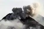 Gunung Merapi Keluarkan Awan Panas dan Material Vulkanik