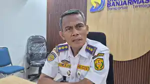 Kadishub-Kota-Banjarmasin-Slamet-Begjo-menjelaskan-pembuatan-saluran-drainase.jpg