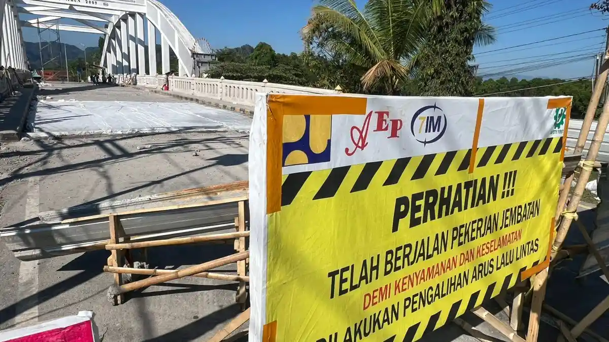 Proyek Rp15 M Retak Lagi, 19 Hari Sudah Jembatan Pute Maros Ditutup