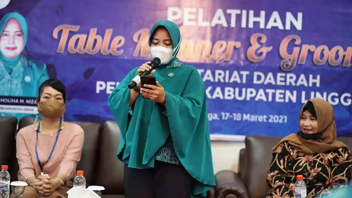 Ketua TP PKK Lingga Buka Pelatihan Table Manner and Grooming di Gedung Junjung Budaya