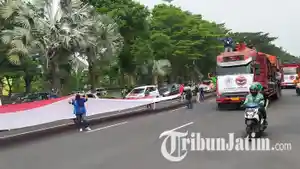 ilustrasi-demo-sopir-truk-di-surabaya-ilustrasi-sopir-truk-demo-di-surabaya-bawa-bendera.jpg