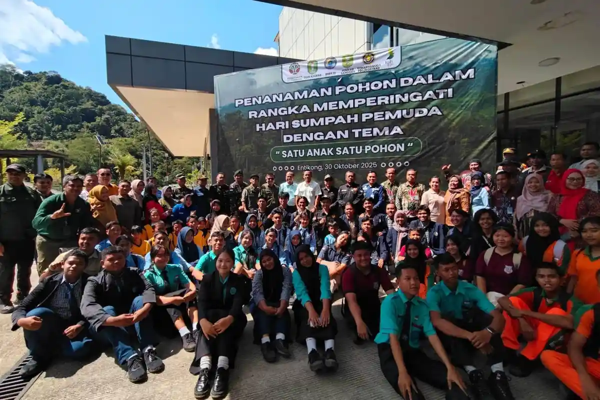 Semangat Sumpah Pemuda, Ribuan Bibit Pohon Ditanam di Perbatasan Entikong