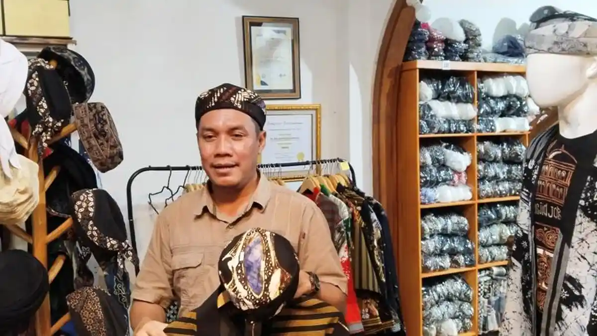 Peci Batik Karya Jardiyanto Kini Mendunia, Beromzet Ratusan Juta
