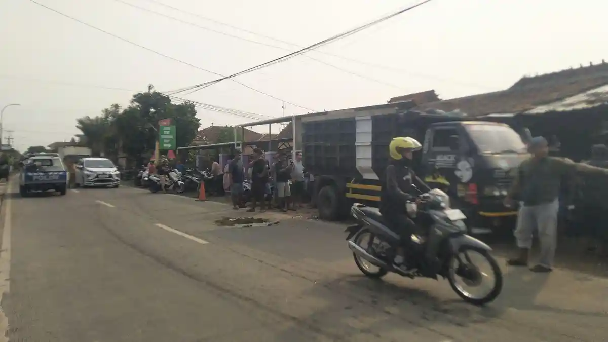 BREAKING NEWS: RX King dan CB Diduga Balapan, Kecelakaan Tabrak  Bak Truk di Kudus, 1 Tewas