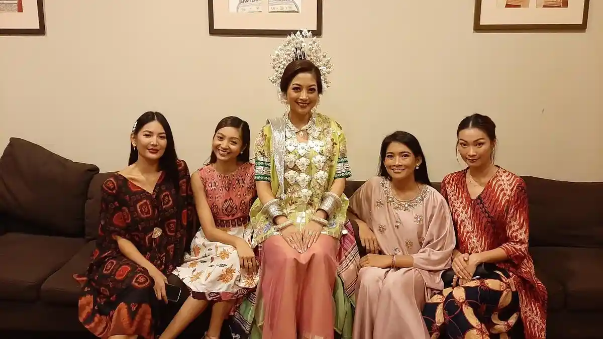 Empat Finalis Puteri Indonesia Dampingi Andi Natassa Saat Mappacci