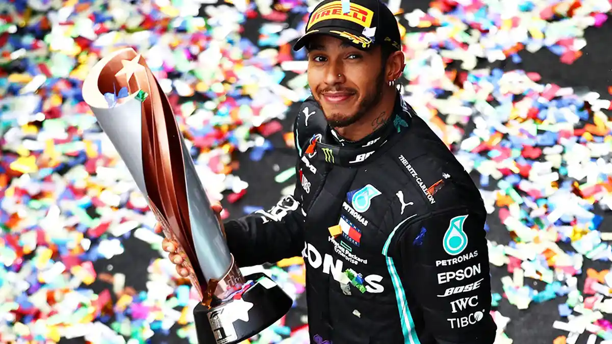 Lewis Hamilton Siap Bergabung dengan Ferrari pada Musim 2025