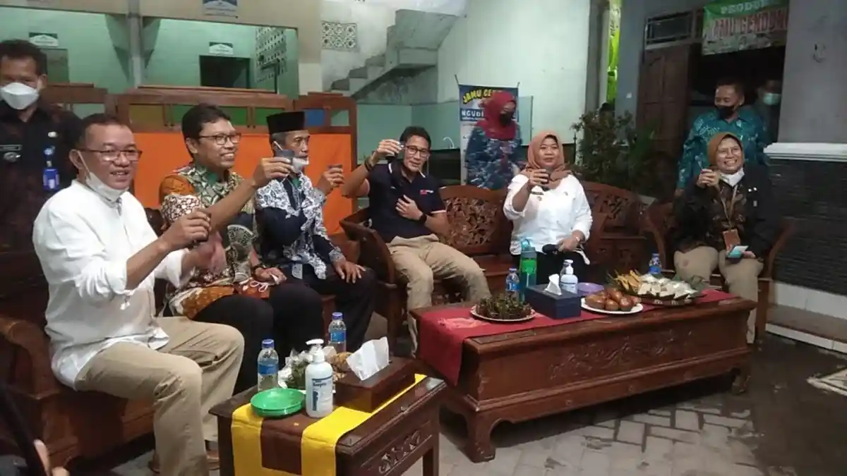 Menparekraf Sandiaga Uno Kunjungi Sentra Jamu Gendong Gesikan Sleman 