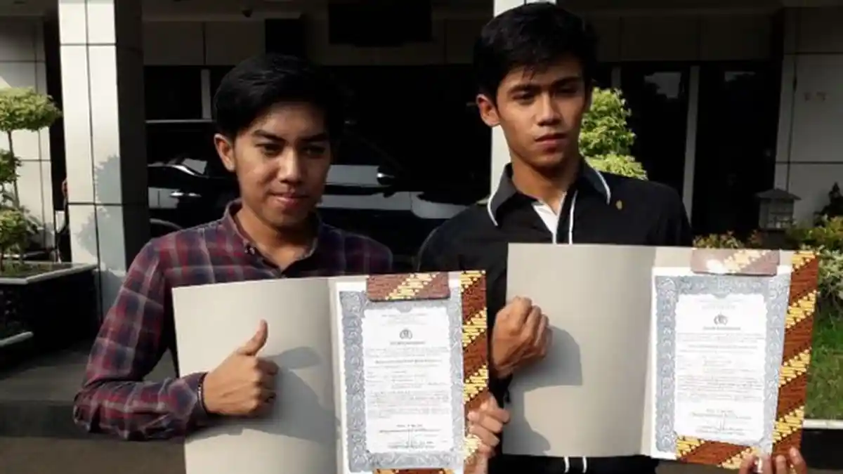 Berani Lawan Begal, Dua Pemuda di Bekasi Ini Dapat Penghargaan dari Polisi
