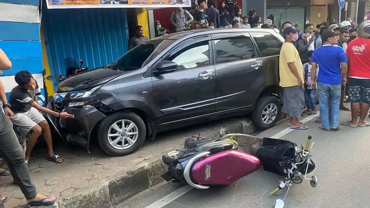 Pengemudi Tubruk 2 Sepmor dan Tempat Pangkas, 1 Tewas