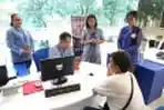 Direksi BFI Finance Layani Konsumen di Hari Pelanggan Nasional