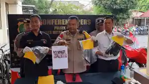 Konferensi-pers-di-Mapolsek-Koja-Jakarta-Utara-terkait-pena.jpg