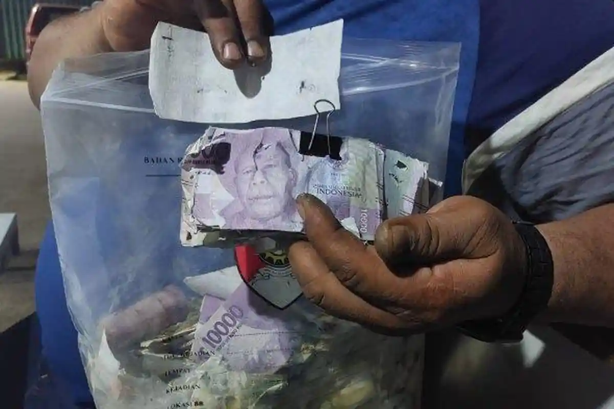 Jenazah Pria di Samarinda Ditemukan dalam Kondisi Memeluk Uang Rp24 Juta, Diduga Depresi
