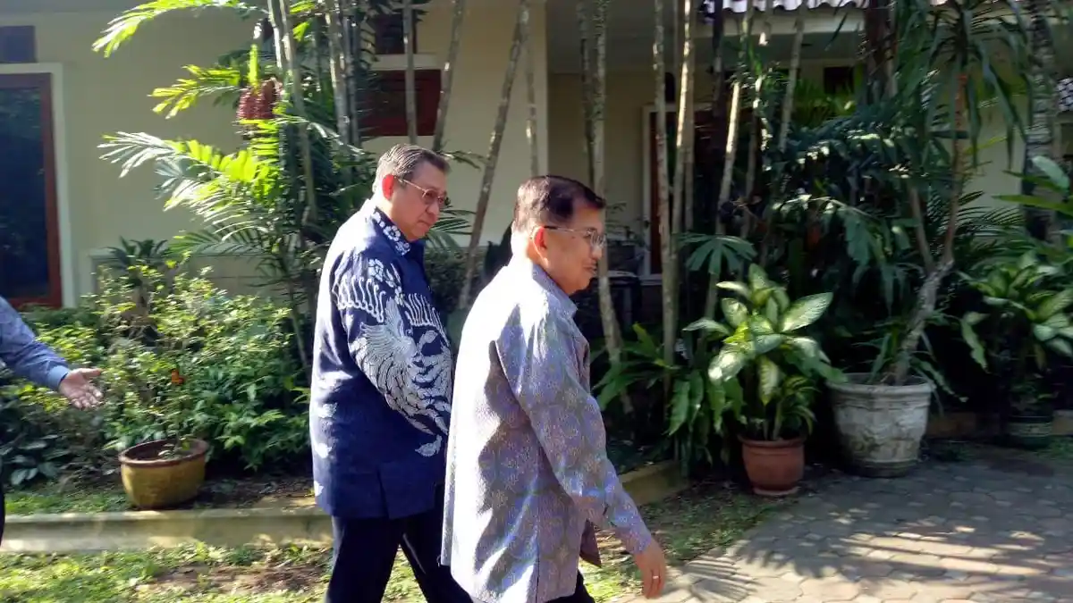 Sampaikan Langsung Duka Cita, JK Kunjungi SBY di Cikeas